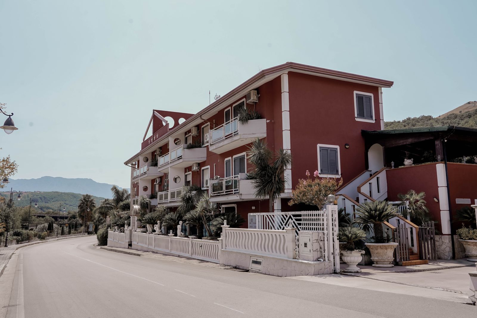 Das Hotel La Vecchia Taverna in Oliveto Citra von außen